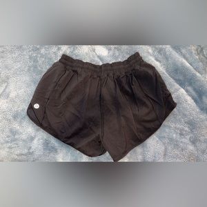 Lululemon Hotty Hot Shorts (2.5 inch seam)